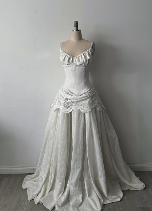 Vintage White Ball Gown Straps Simple Lace Satin Long Prom Dress Party Dress SH5534