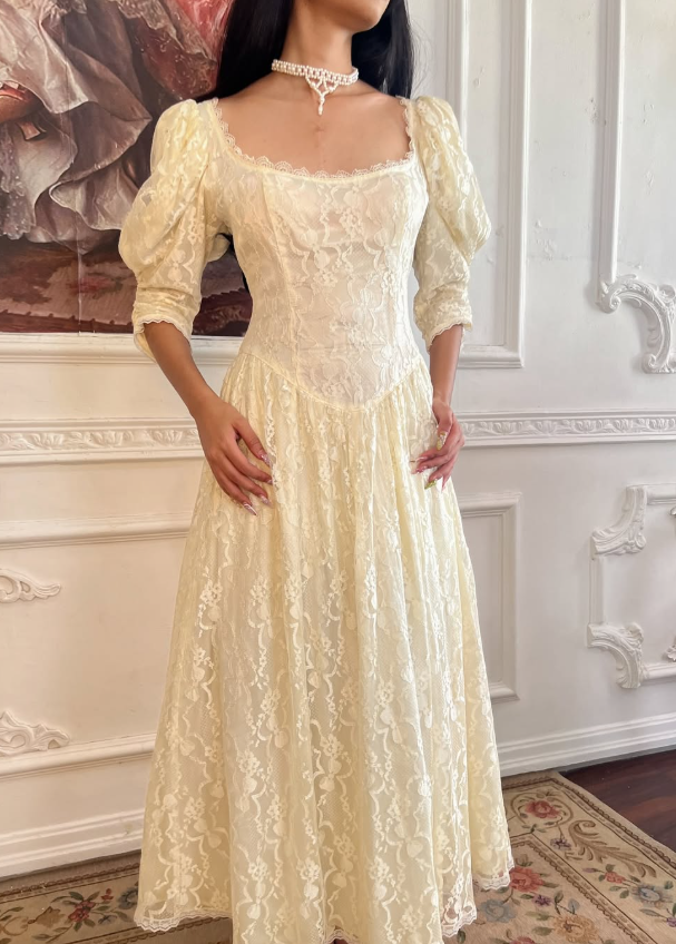 Ivory Vintage Ball Gown Long Sleeve Lace Long Prom Dress SH5487