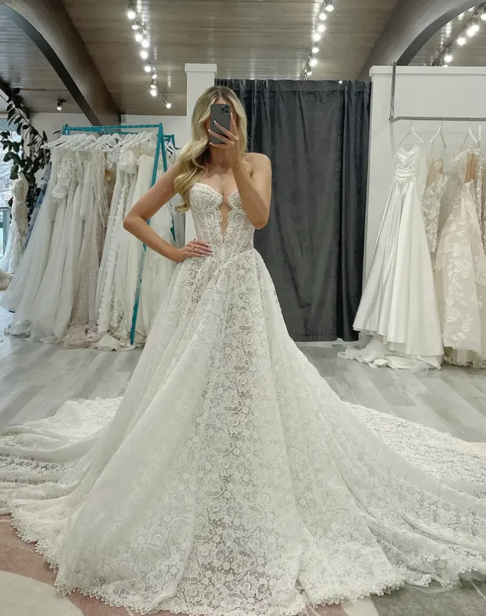 Sweety Ball Gown Strapless White Exquisite Lace Long Wedding Dress SH7102