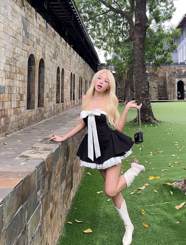 Classic Black-White A Line Strapless Satin Short Homecoming Dress with Bow SH4788