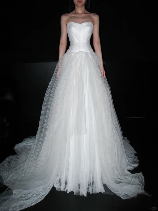 Classic Ball Gown Sweetheart Neck White Tulle Long Wedding Dress SH6616