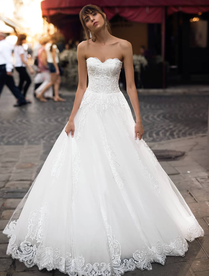 Beautiful A Line Sweetheart Neck White Lace Tulle Long Wedding Dress SH6042