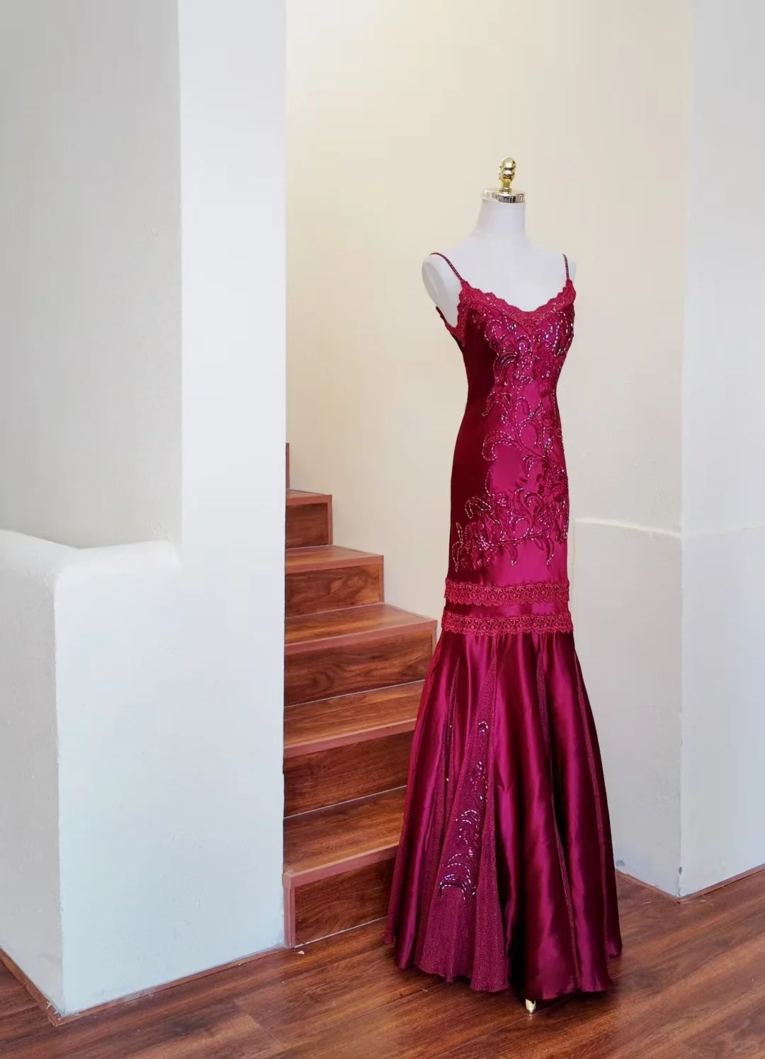 Vintage Red Mermaid Spaghetti Straps Embroidered Beaded Satin Graduation Prom Dress SH5263