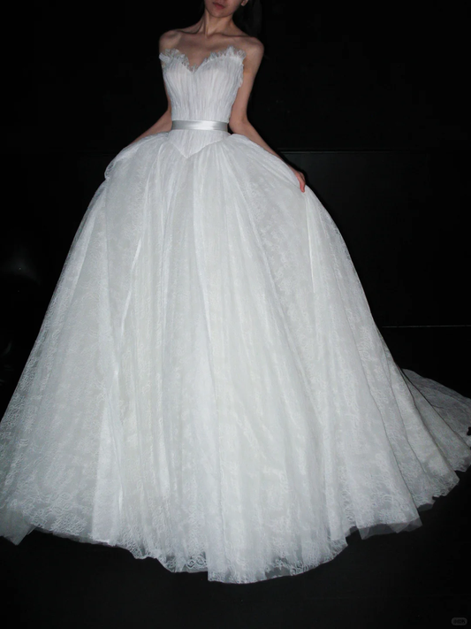 Beautiful Gentle Ball Gown Sweetheart Neck White Lace Long Wedding Dress SH6617