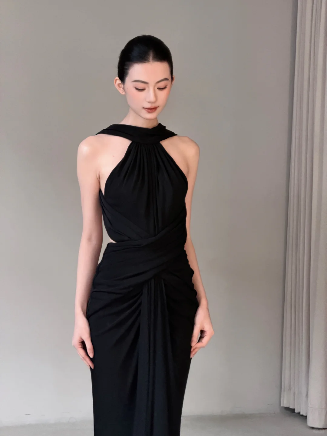 Classic Black Sheath Halter Satin Backless Long Prom Dress Evening Dress SH7704