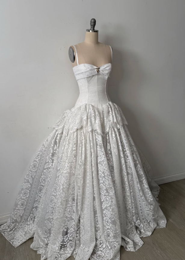 Vintage Unique A Line Straps White Lace Long Wedding Dress SH5403