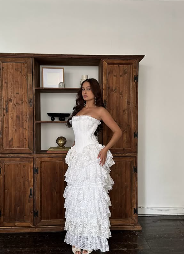 Vintage White A Line Strapless Exquisite Layered Lace Wedidng Dress SH5416