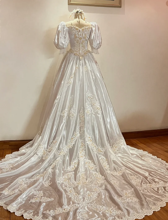 Vintage Ball Gown Puff Beaded Appliques White Satin Prom Dresses 18th Birthday Dresses SH4644