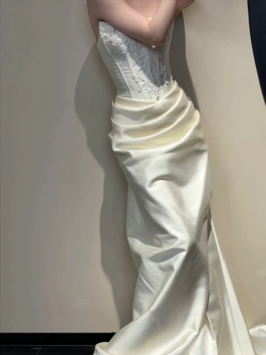 Pretty Mermaid Strapless Pearl Appliques White Satin Long Wedding Dress SH4719