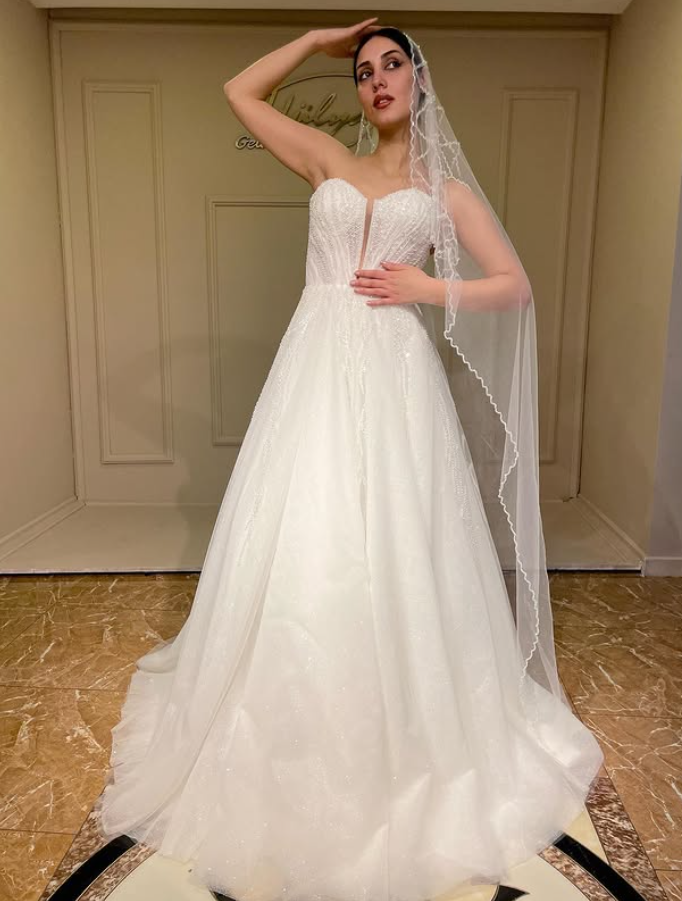 Glamorous A Line Sweetheart Neck Exquisite Beaded White Tulle Wedding Dress SH6032
