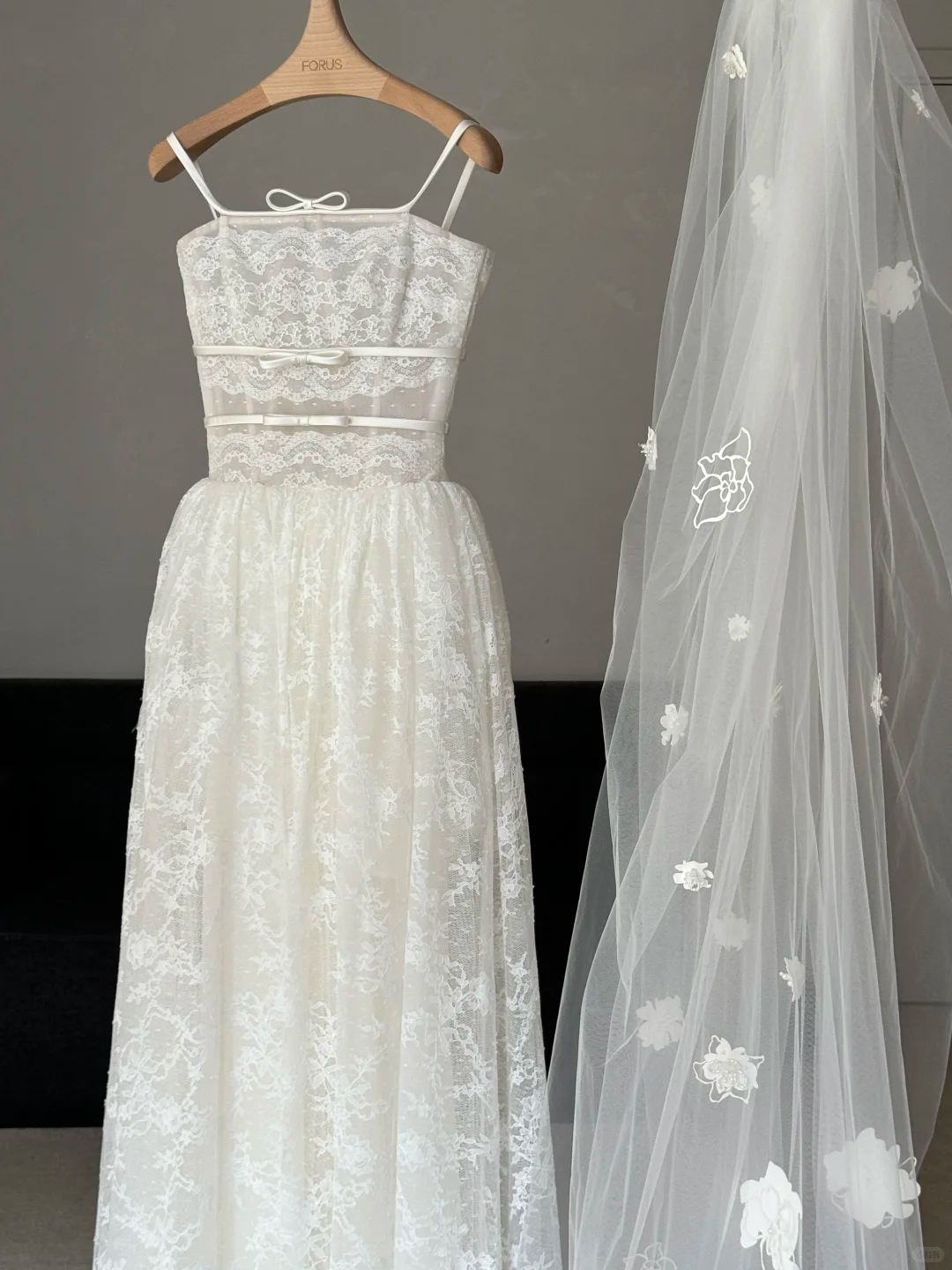 Cute Ball Gown Spaghetti Straps White Bow Lace Wedding Dress SH5077 (without Veil)