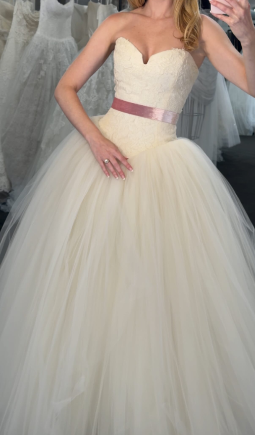 Vintage Ball Gown Sweetheart Neck Beige Tulle Prom Dress Wedding Dress SH8370