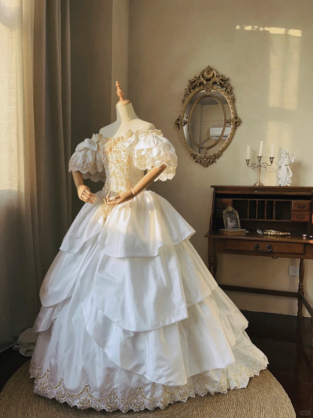Dazzling Retro Ball Gown Puff Sleeve Lace Beaded Satin Wedding Dress Prom Dress SH5888