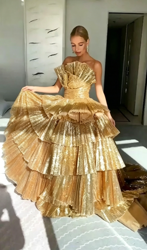 Luxurious Gold Strapless Pleated Irregular Neck Layered Prom Dress Ball Gown Quinceañera Party Dress SH1016