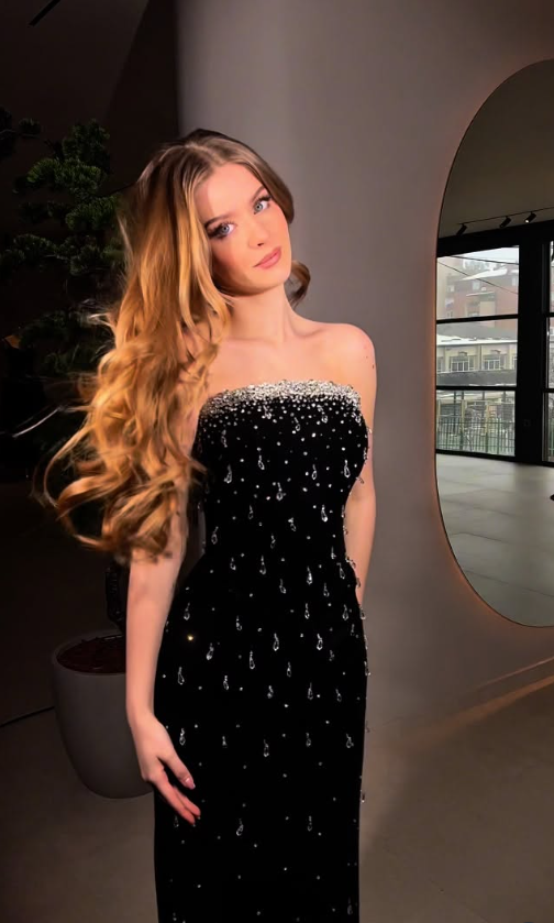 Glamorous Sheath Strapless Exquisite Beaded Black Velvet Prom Dress Evening Dress SH6751
