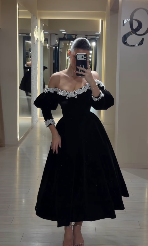 Elegant A Line Long Sleeve Pearl Black Velvet Long Prom Dress SH5301