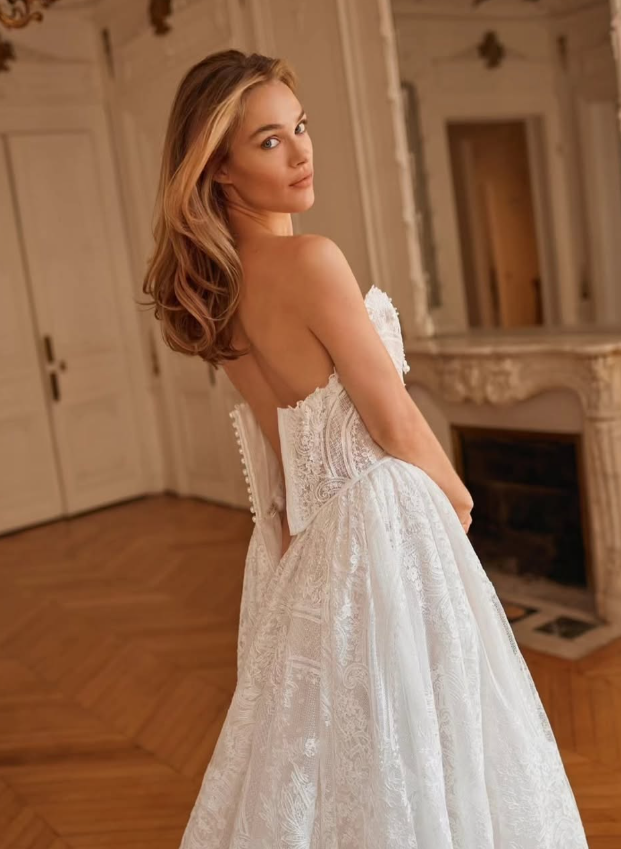Luxurious Ball Gown Strapless Pearl White Lace Long Train Wedding Dress SH7158