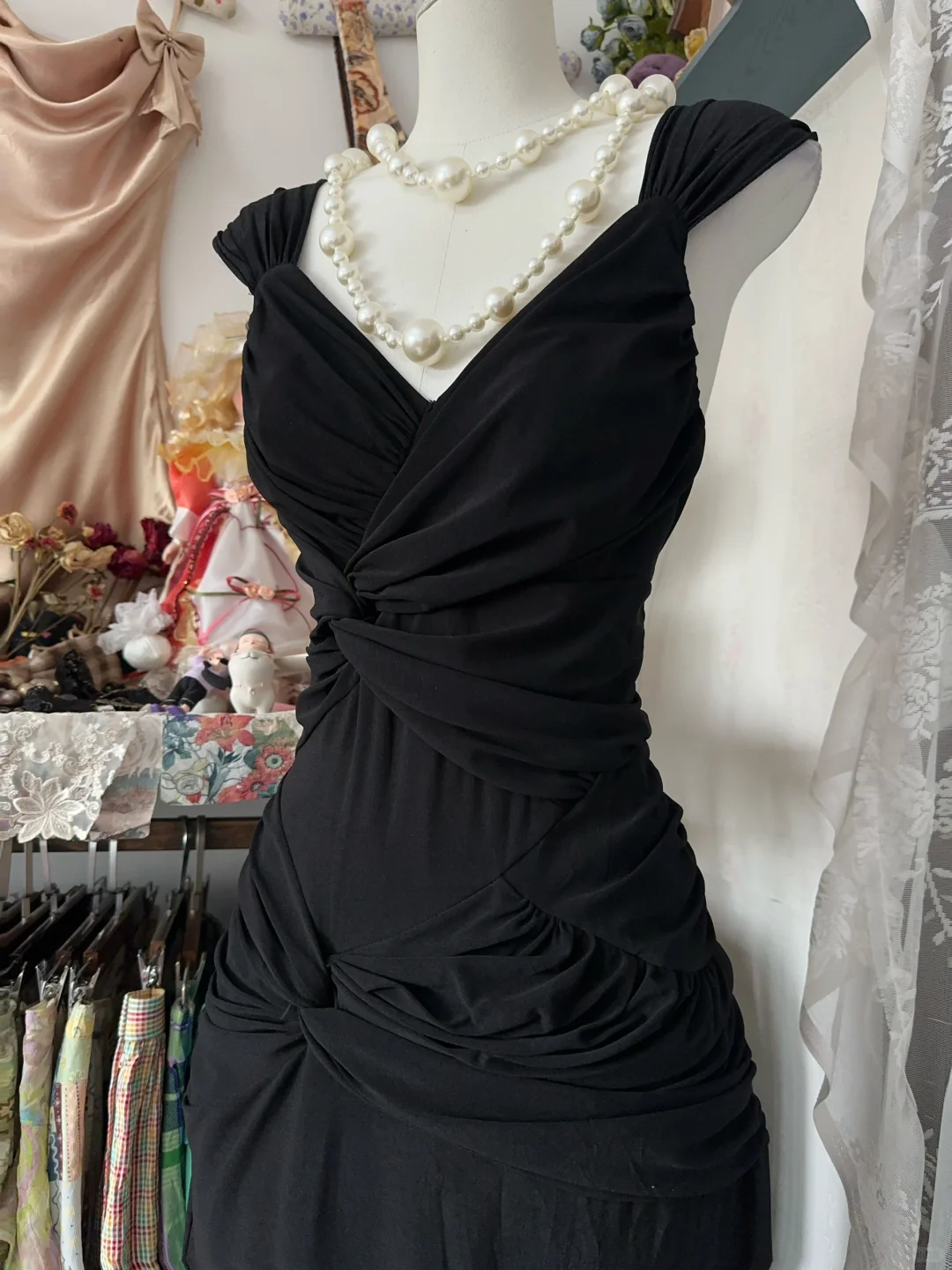 Simple Black Vintage A Line Pleated Chiffon Graduation Prom Dress SH5380