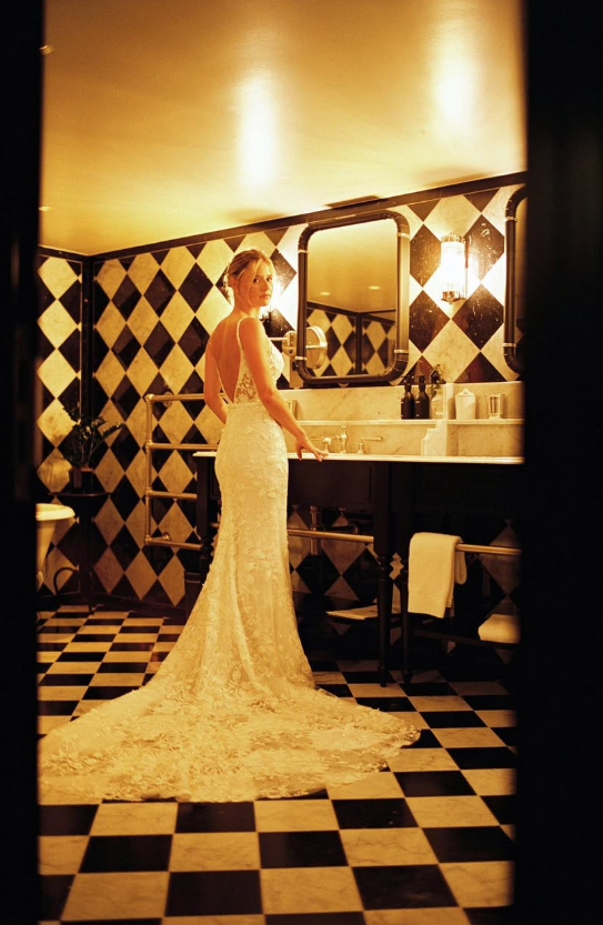 Glamorous Mermaid Spaghetti Strap White Appliques Tulle Long Wedding Dress SH8260