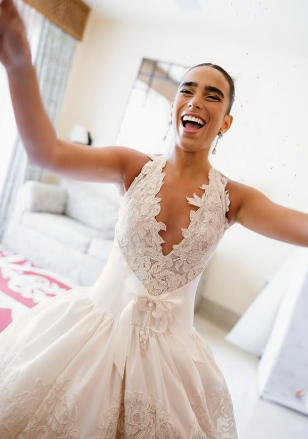 Pretty Vintage Ball Gown Halter White Lace Satin Open Back Long Wedding Dress SH4935