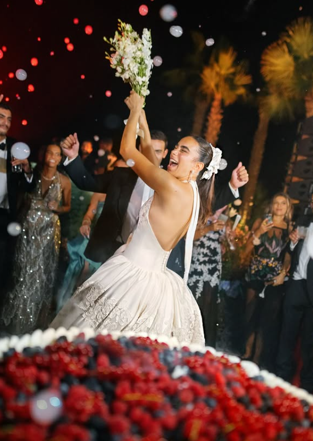 Pretty Vintage Ball Gown Halter White Lace Satin Open Back Long Wedding Dress SH4935