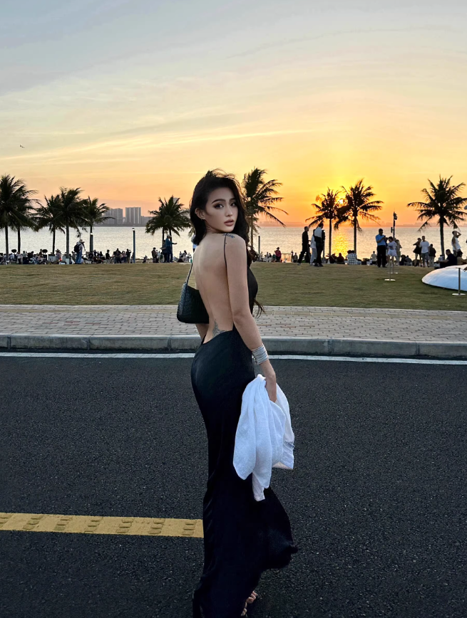 Sexy Black A Line Spaghetti Straps Satin Open Back Long Prom Dress Date Dress SH4897
