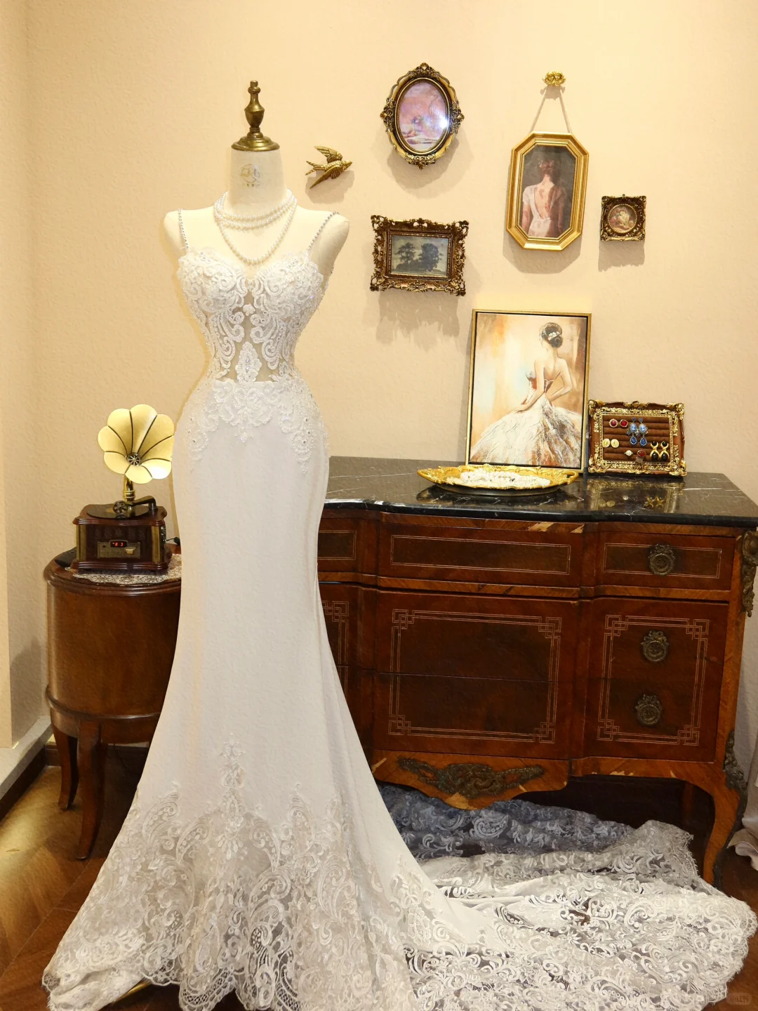 Elegant Mermaid Spaghetti Strap White Lace Satin Long Prom Dress Wedding Dress SH7402