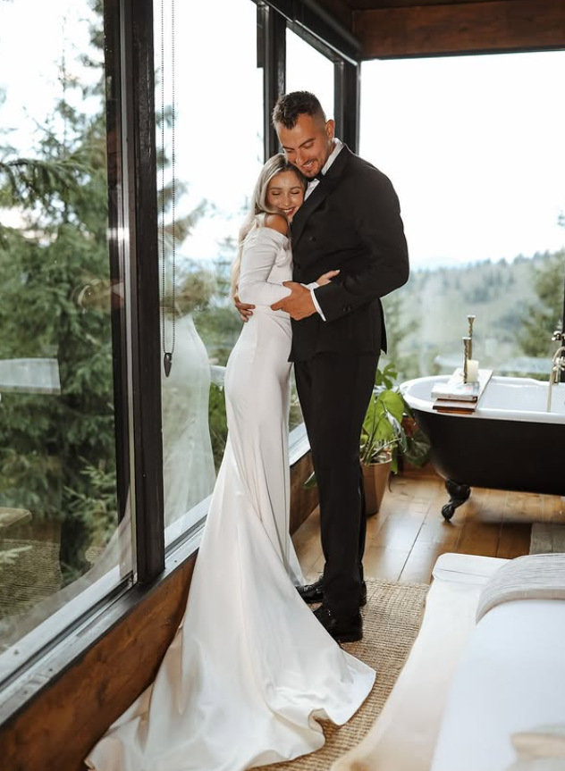 Classic Mermaid Long Sleeve White Satin Long Train Wedding Dress SH6024