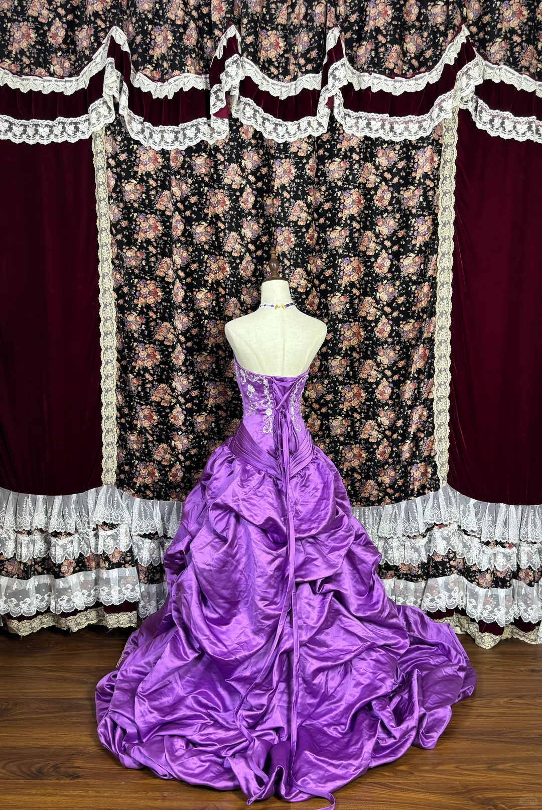 Vintage Purple Ball Gown Strapless White Appliques Satin Prom Dress Sweet 16 Dress SH5800