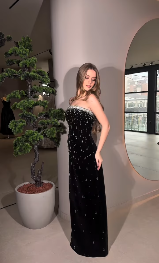 Glamorous Sheath Strapless Exquisite Beaded Black Velvet Prom Dress Evening Dress SH6751