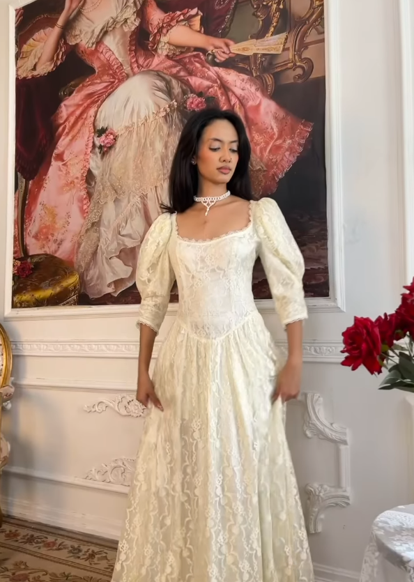 Ivory Vintage Ball Gown Long Sleeve Lace Long Prom Dress SH5487