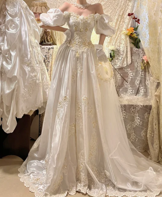 Vintage Ball Gown Puff Beaded Appliques White Satin Prom Dresses 18th Birthday Dresses SH4644