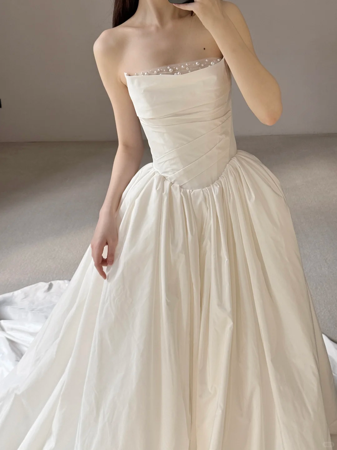 Gentle Ball Gown Strapless Exquisite Pearl White Satin Long Wedding Dress SH5095
