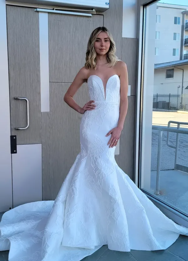 Elegant Mermaid Sweetheart Neck White Print Satin Long Wedding Dress SH7111