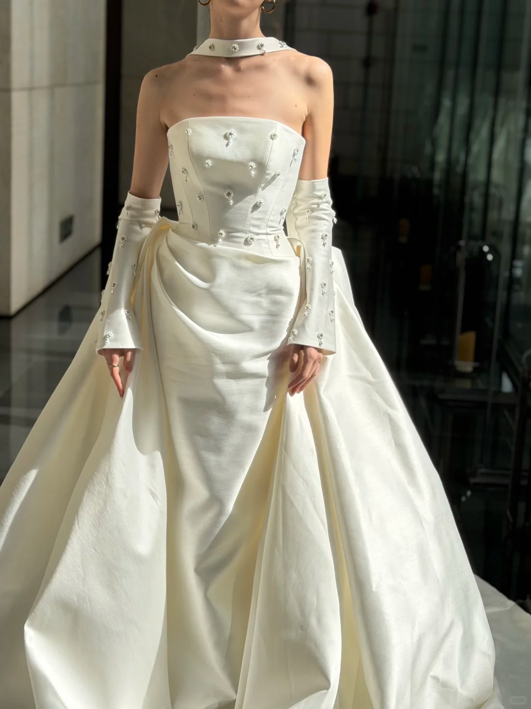 Stunning Ball Gown Strapless Exquisite Beaded White Satin Wedding Dress SH5278