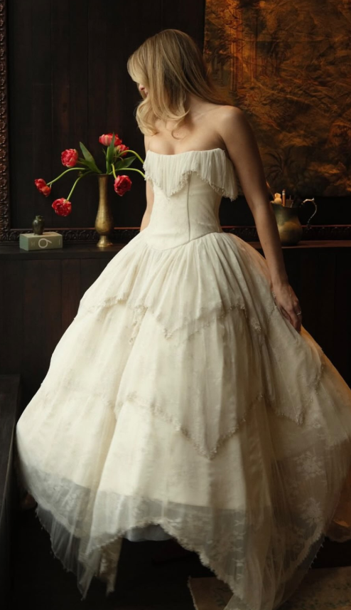 Vintage Ball Gown Strapless Ivory Layered Chiffon Long Wedding Dress SH8581