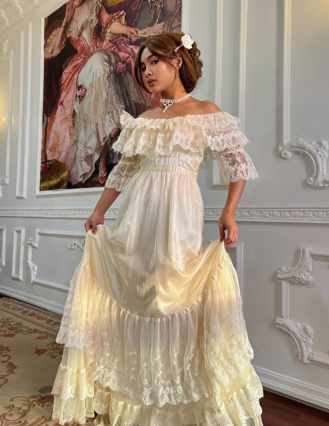 Pretty Ivory Vintage Ball Gown Off the Shoulder Layered Lace Long Prom Dress SH5384