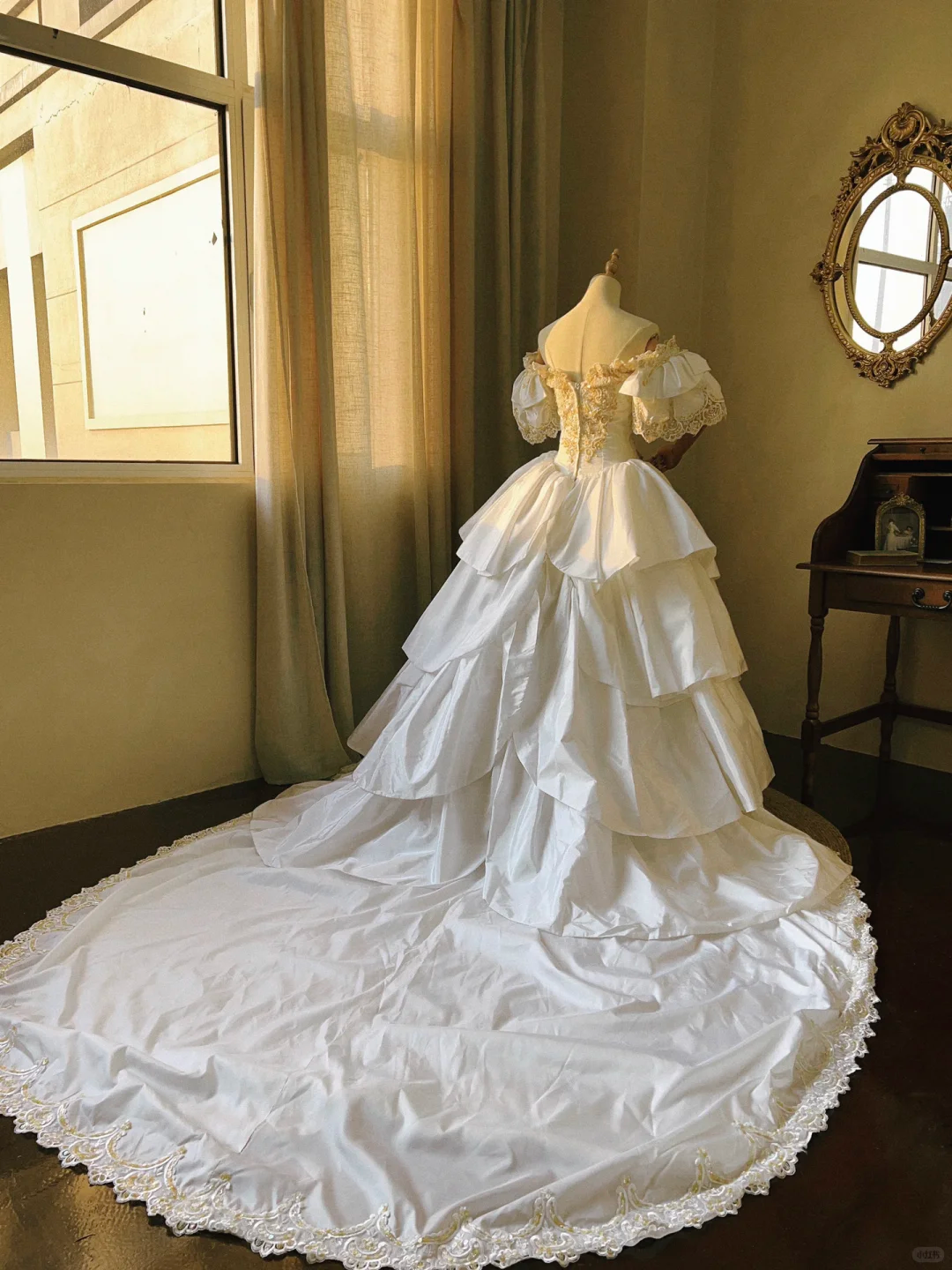 Dazzling Retro Ball Gown Puff Sleeve Lace Beaded Satin Wedding Dress Prom Dress SH5888
