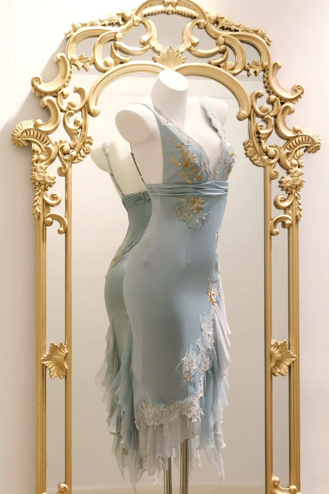Baby Blue Sheath V Neck Lace Ruffle Satin Short Homecoming Dress Outfits SH5118