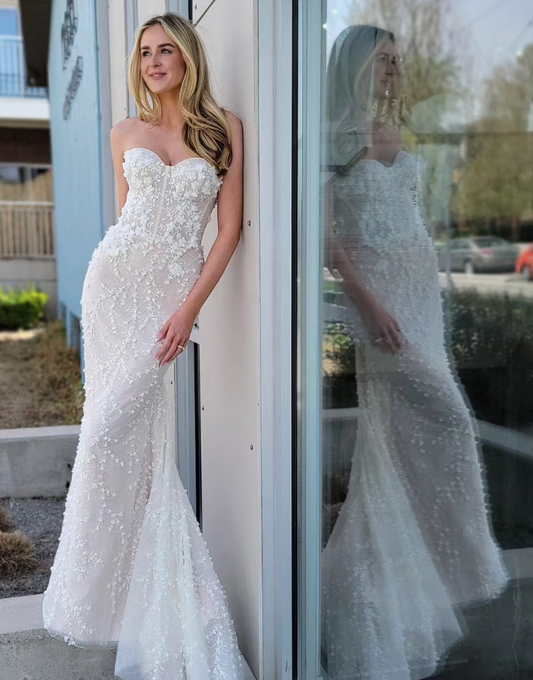 Stunning Mermaid Sweetheart Neck White Appliques Beaded Tulle Long Train Wedding Dress SH7125