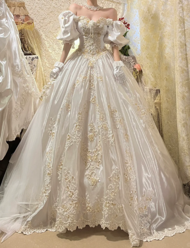 Glamorous Retro Ball Gown Puff Sleeve Beaded Satin Wedding Dress Prom Dress SH5885