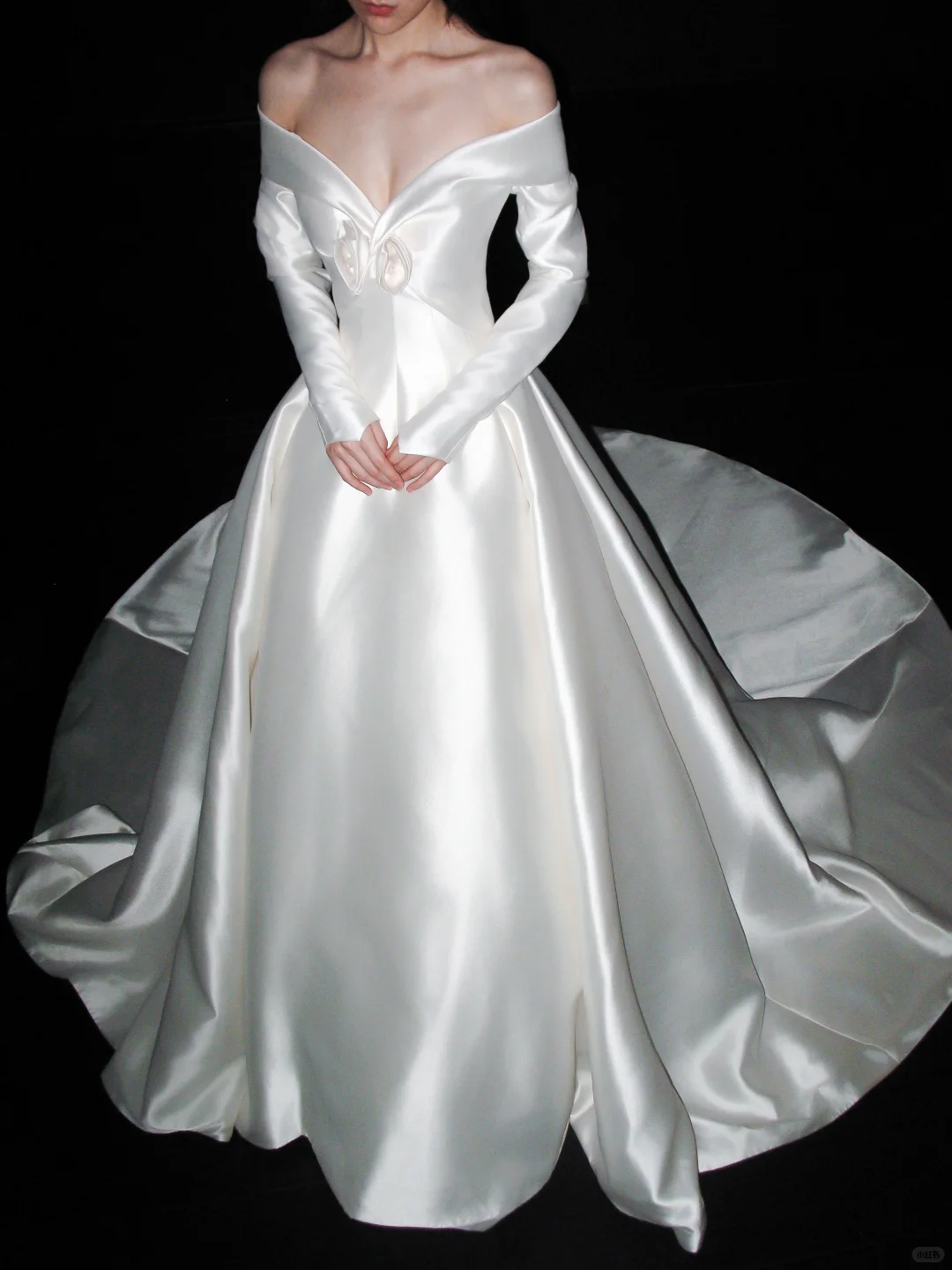 Elegant Ball Gown Long Sleeve Rose White Satin Long Train Wedding Dress SH6672
