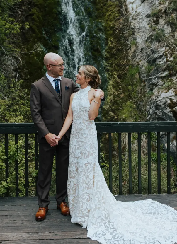 Charming Mermaid Halter Exquisite White Lace Backless Long Train Wedding Dress SH7139