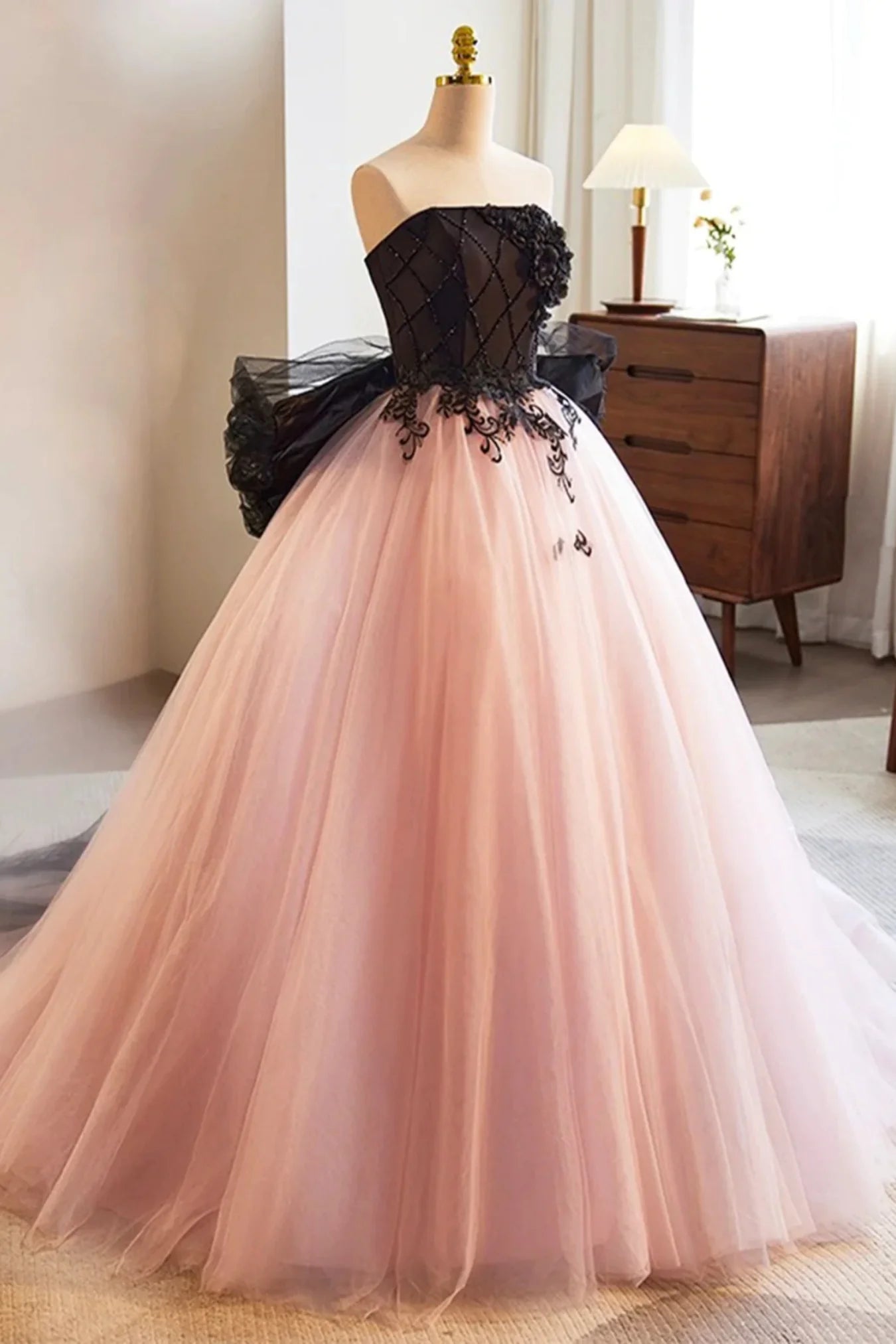 Strapless Bow Pink Tulle Long Prom Dresses Evening Dresses with Black Appliques SH1713