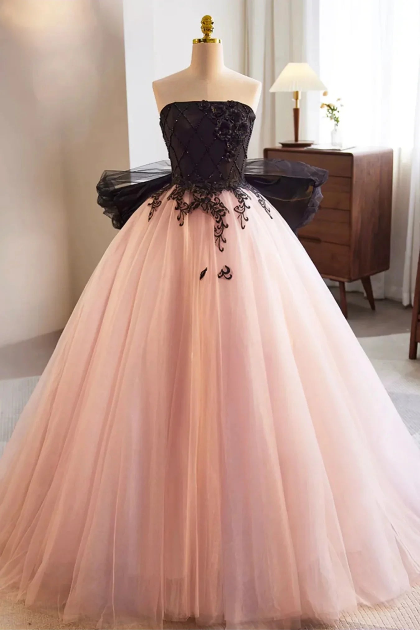 Strapless Bow Pink Tulle Long Prom Dresses Evening Dresses with Black Appliques SH1713