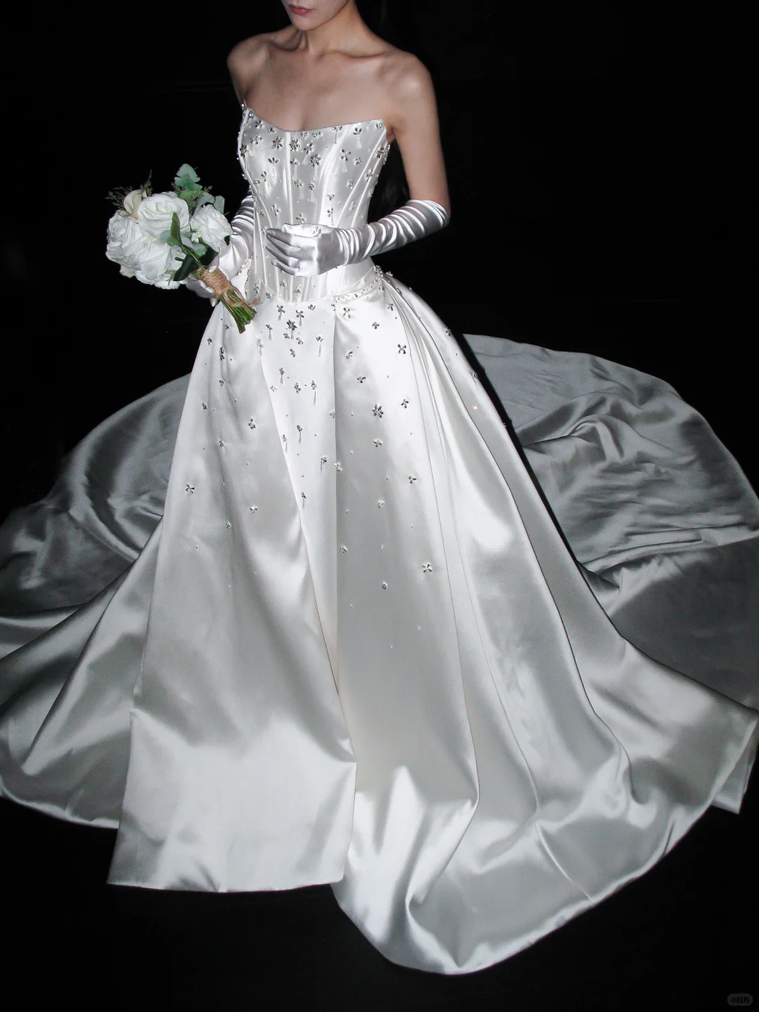 Stunning Ball Gown Strapless Shiny Beaded White Satin Long Train Wedding Dress SH8888