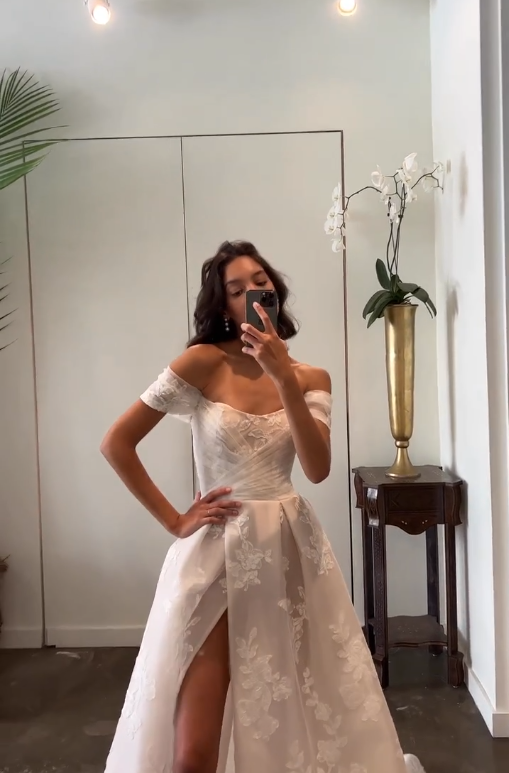 Pretty Ball Gown Off the Shoulder White Appliques Organza Long Wedding Dress with Slit SH4696