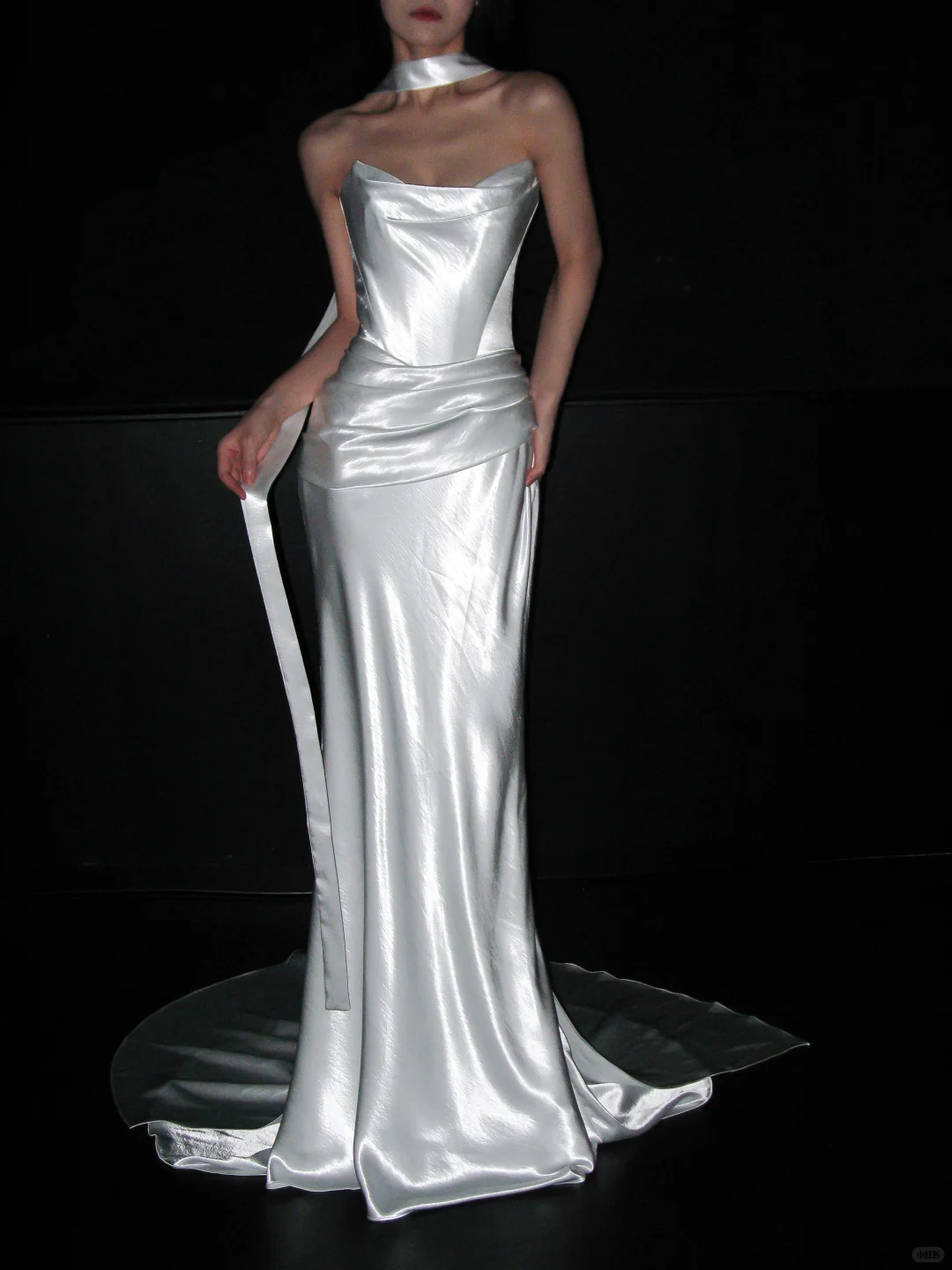 Simple Mermaid Strapless White Satin Long Wedding Dress SH8920