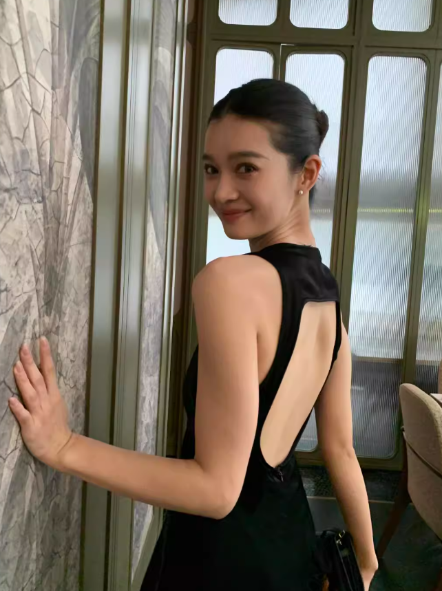 Classic Black A Line Halter Satin Open Back Prom Dress Evening Dress SH4375