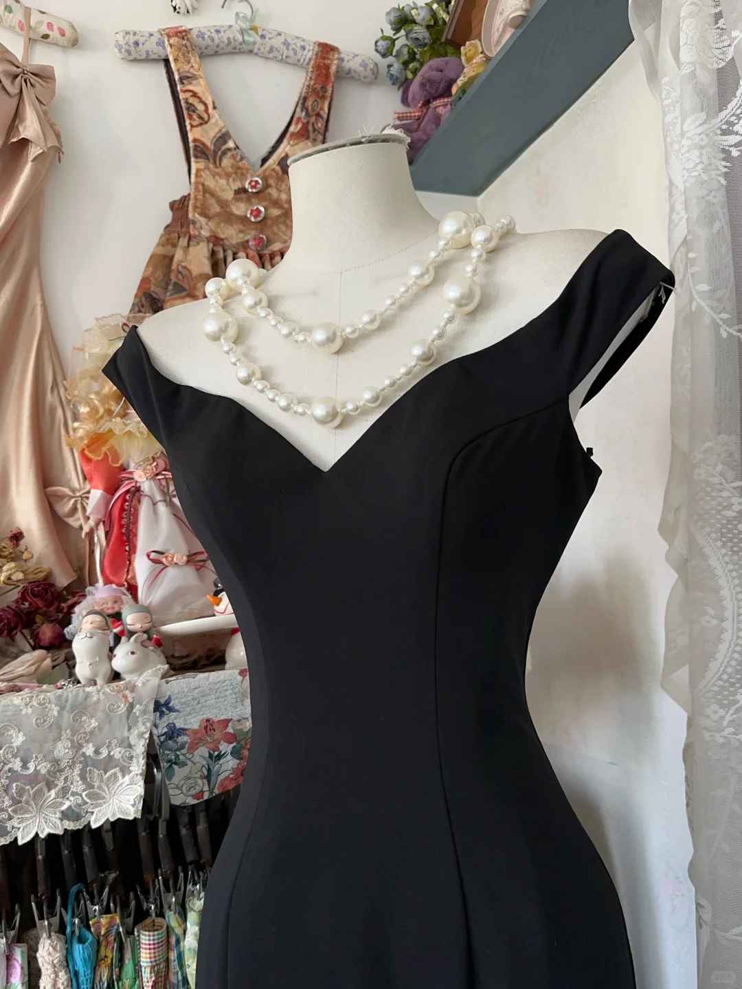 Elegant Vintage Mermaid V Neck Black Classic Satin Long Gradation Prom Dress SH5362